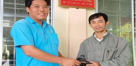 Nhặt được của rơi trả lại người đánh mất Nhặt được của rơi trả lại người đánh mất