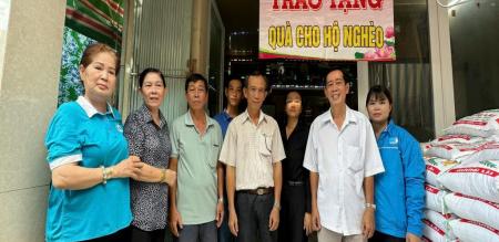 PHƯỜNG 4 TRAO TẶNG QUÀ CHO NGƯỜI NGHÈO VÀ HỘ GIA ĐÌNH CÓ HOÀN CẢNH KHÓ KHĂN PHƯỜNG 4 TRAO TẶNG QUÀ CHO NGƯỜI NGHÈO VÀ HỘ GIA ĐÌNH CÓ HOÀN CẢNH KHÓ KHĂN