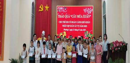 PHƯỜNG 4 TỔ CHỨC PHÁT QUÀ CÂY MÙA XUÂN CHO TRẺ EM CÓ HOÀN CẢNH KHÓ KHĂN NHÂN DỊP TẾT NGUYÊN ĐÁN ẤT TỴ 2025 PHƯỜNG 4 TỔ CHỨC PHÁT QUÀ CÂY MÙA XUÂN CHO TRẺ EM CÓ HOÀN CẢNH KHÓ KHĂN NHÂN DỊP TẾT NGUYÊN ĐÁN ẤT TỴ 2025