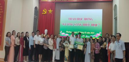 PHƯỜNG 4 PHỐI HỢP HỘI KHUYẾN HỌC TỈNH, THÀNH PHỐ VÀ NGÂN HÀNG TMCP NGOẠI THƯƠNG TRAO GƯƠNG SÁNG HIẾU HỌC CHO EM NGUYỄN ANH HÊN PHƯỜNG 4 PHỐI HỢP HỘI KHUYẾN HỌC TỈNH, THÀNH PHỐ VÀ NGÂN HÀNG TMCP NGOẠI THƯƠNG TRAO GƯƠNG SÁNG HIẾU HỌC CHO EM NGUYỄN ANH HÊN