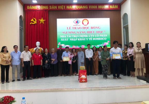 PHƯỜNG 4 PHỐI HỢP HỘI KHUYẾN HỌC TỈNH, THÀNH PHỐ VÀ CÔNG TY CỔ PHẦN XNK Y TẾ DOMESCO TRAO GƯƠNG SÁNG HIẾU HỌC CHO EM NGUYỄN HOÀNG NAM PHƯỜNG 4 PHỐI HỢP HỘI KHUYẾN HỌC TỈNH, THÀNH PHỐ VÀ CÔNG TY CỔ PHẦN XNK Y TẾ DOMESCO TRAO GƯƠNG SÁNG HIẾU HỌC CHO EM NGUYỄN HOÀNG NAM